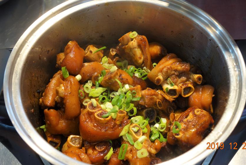 『大展鴻圖』黑麥豬腳Q皮燒